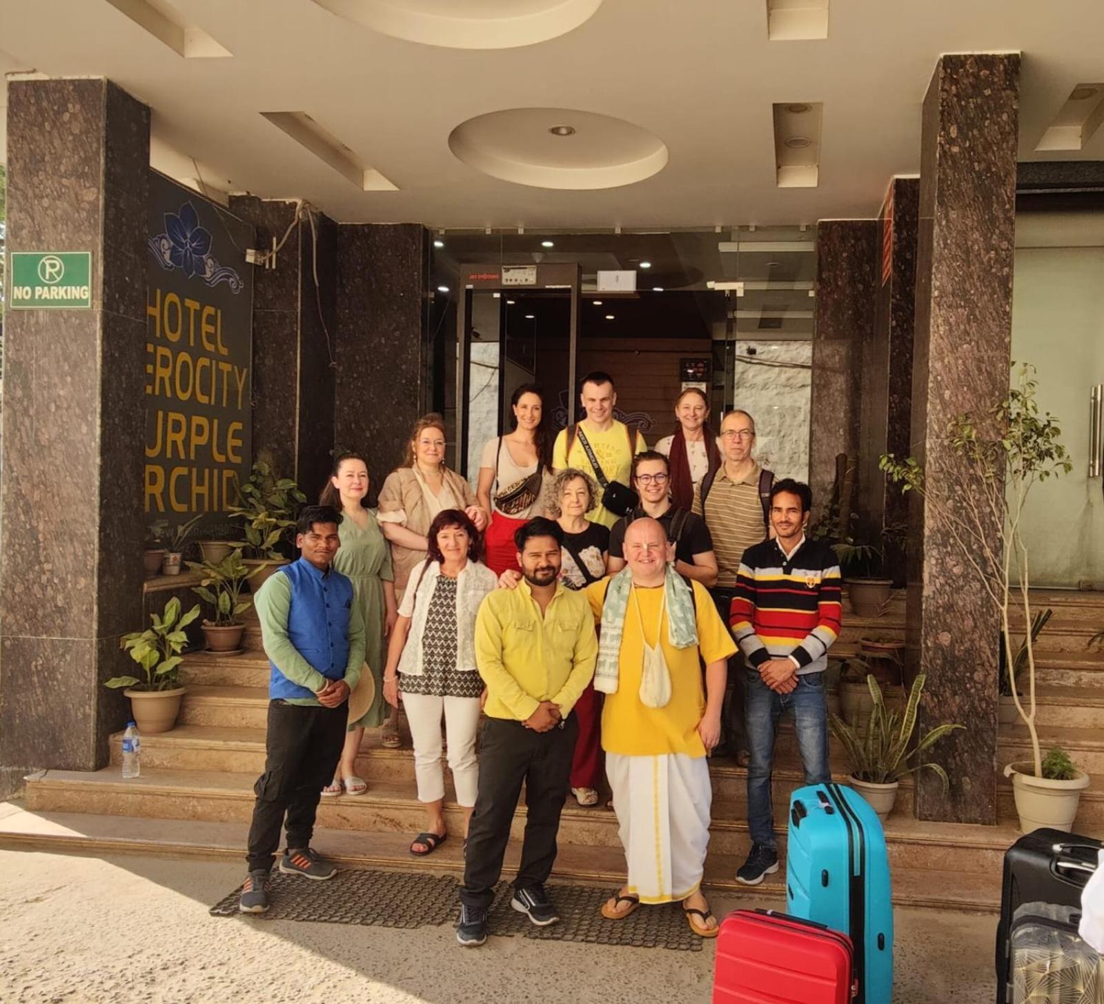 Hotel Aerocity Purple Orchid New Delhi Exteriör bild