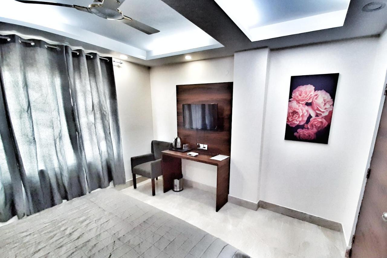 Hotel Aerocity Purple Orchid New Delhi Exteriör bild