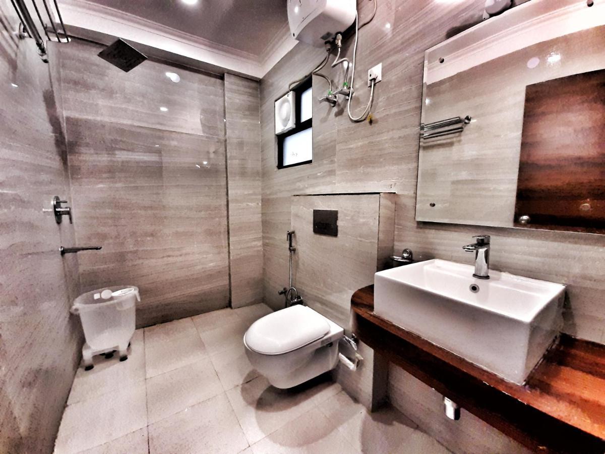 Hotel Aerocity Purple Orchid New Delhi Exteriör bild