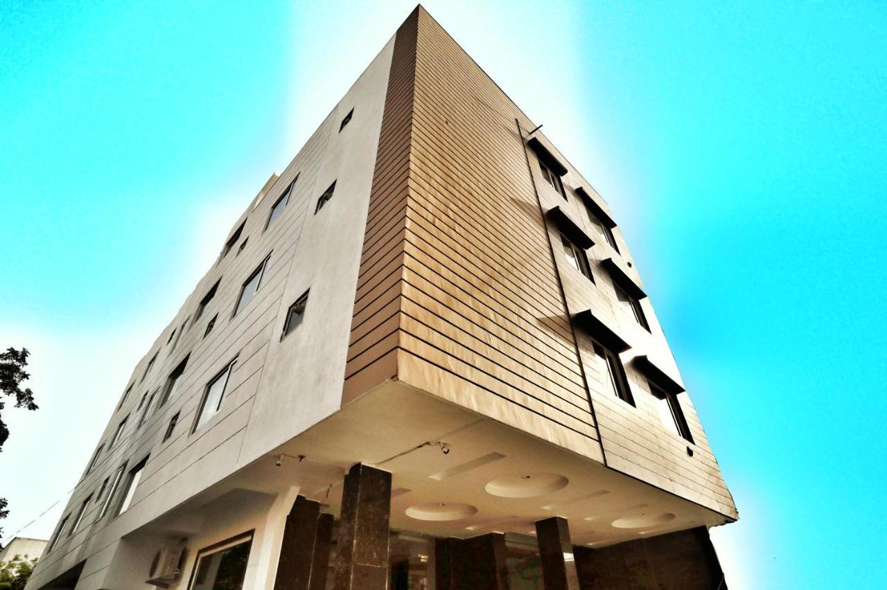 Hotel Aerocity Purple Orchid New Delhi Exteriör bild