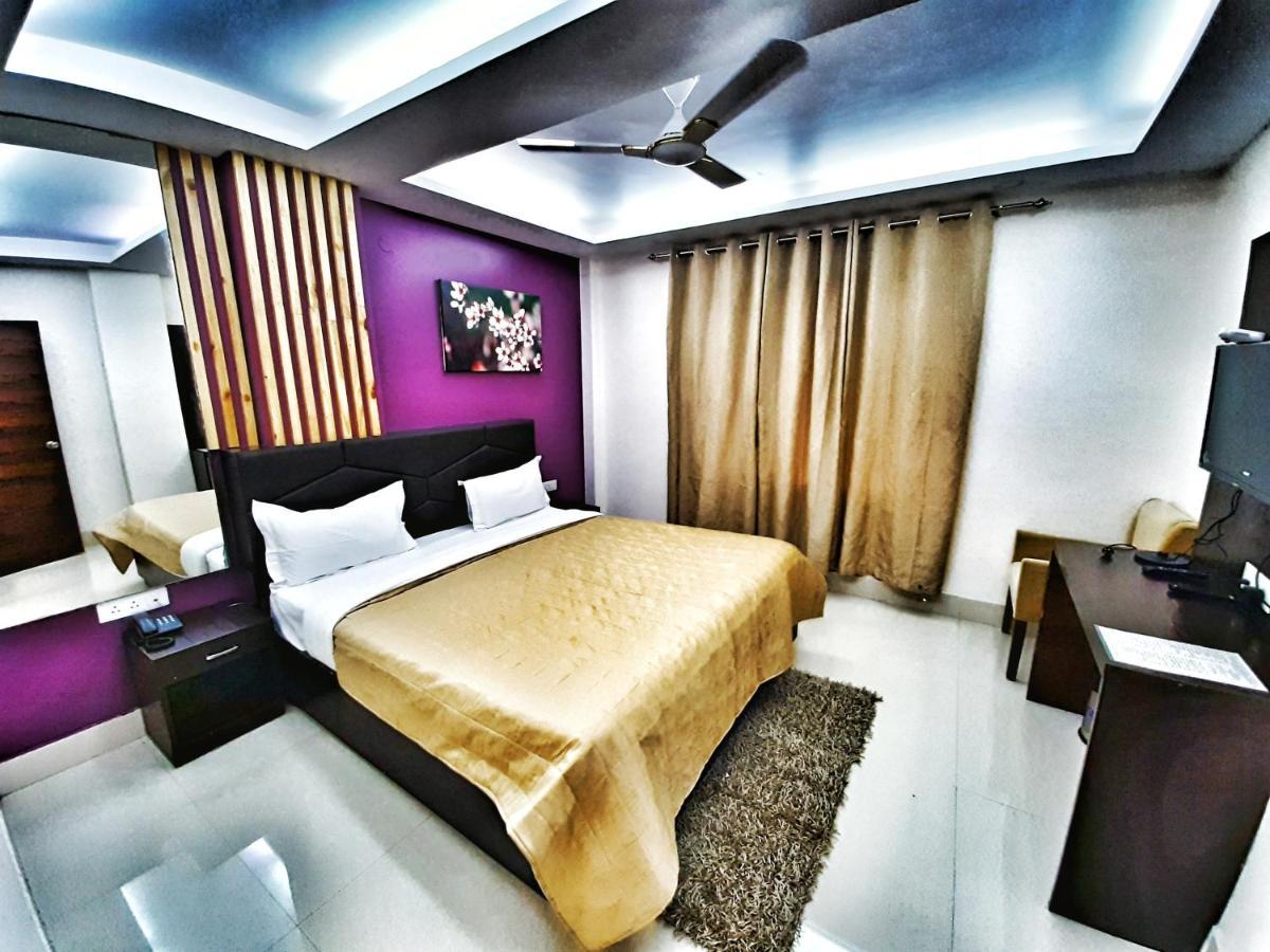 Hotel Aerocity Purple Orchid New Delhi Exteriör bild