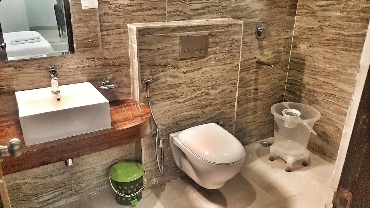Hotel Aerocity Purple Orchid New Delhi Exteriör bild