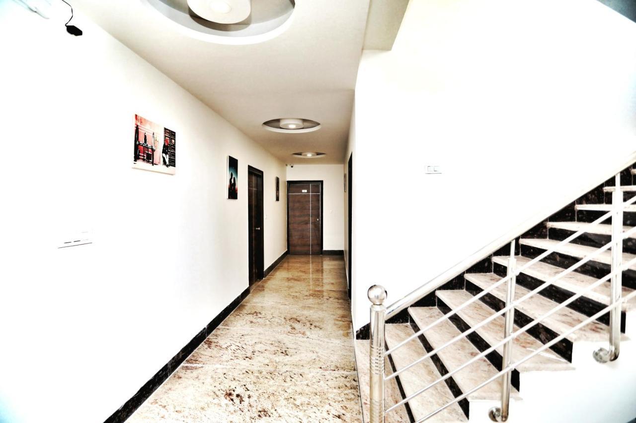 Hotel Aerocity Purple Orchid New Delhi Exteriör bild