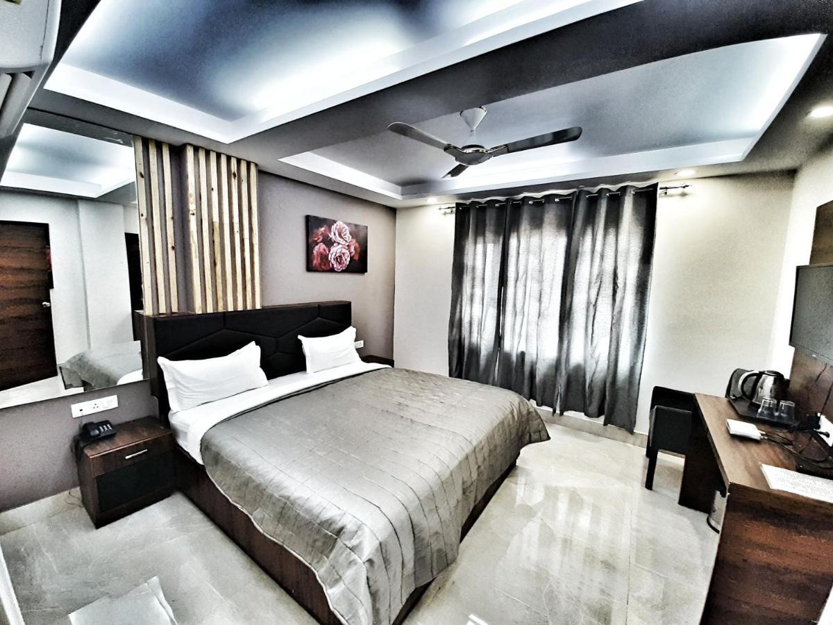 Hotel Aerocity Purple Orchid New Delhi Exteriör bild