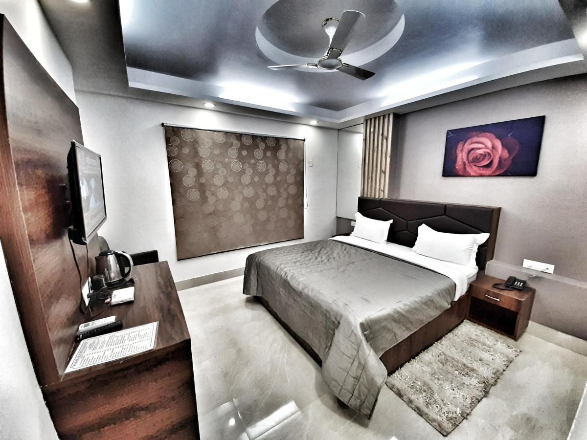 Hotel Aerocity Purple Orchid New Delhi Exteriör bild