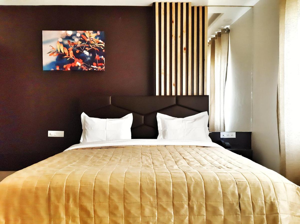 Hotel Aerocity Purple Orchid New Delhi Exteriör bild