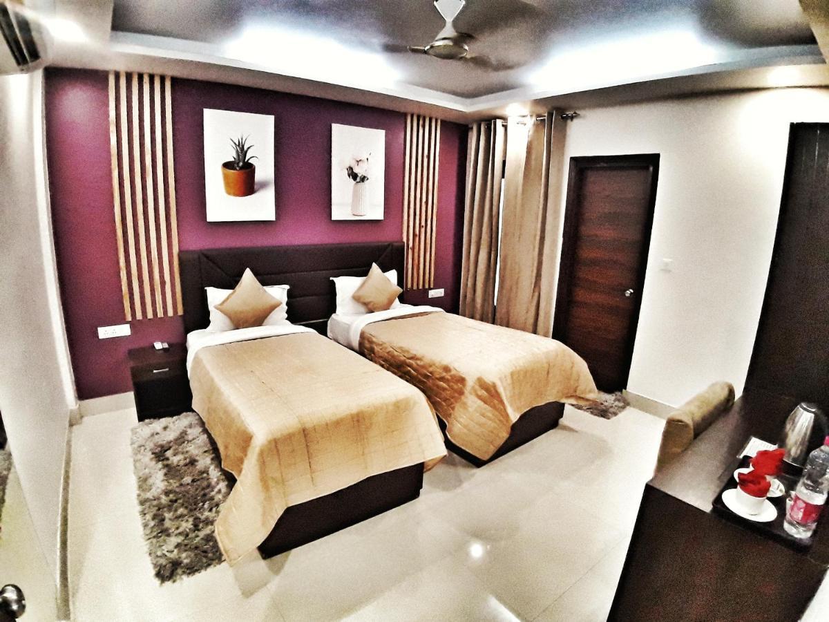 Hotel Aerocity Purple Orchid New Delhi Exteriör bild