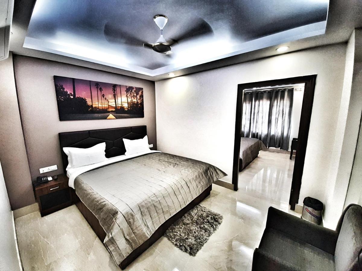 Hotel Aerocity Purple Orchid New Delhi Exteriör bild