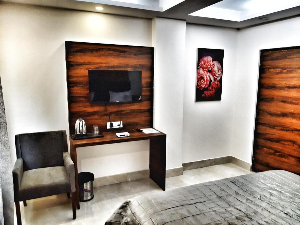 Hotel Aerocity Purple Orchid New Delhi Exteriör bild