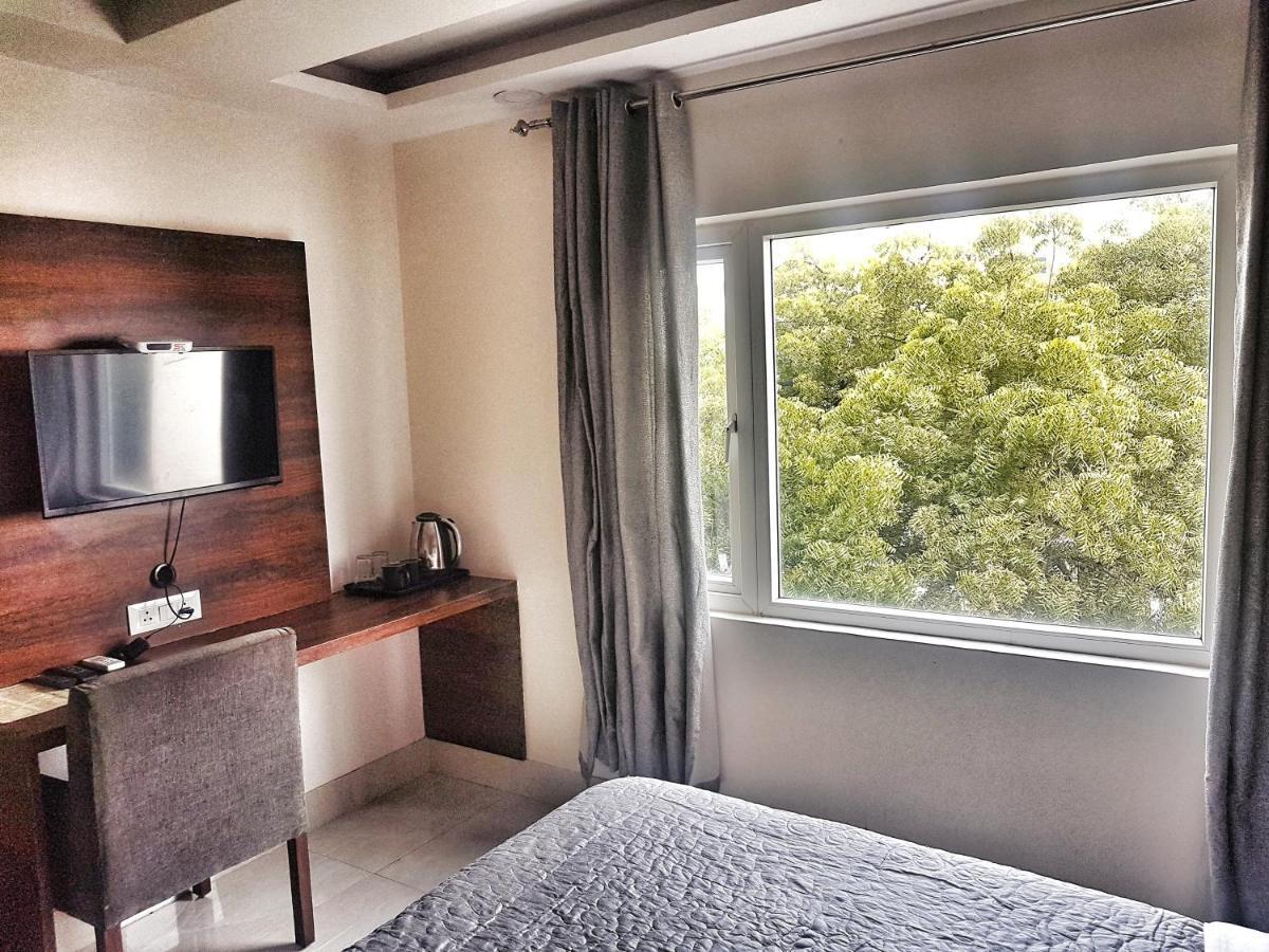 Hotel Aerocity Purple Orchid New Delhi Exteriör bild